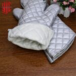 Heat-Resistant Insulated Oven Gloves - Image 3